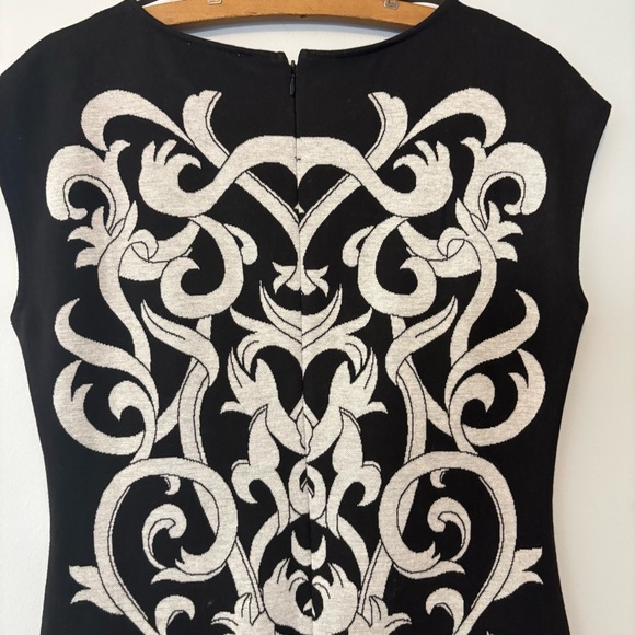 eci New York Baroque Scroll Knit Sheath Dress Black Beige Size 6 - Picture 4 of 8